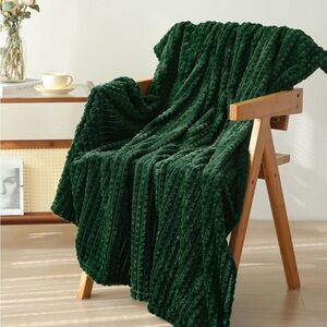 Cozy Green Textured Blanket